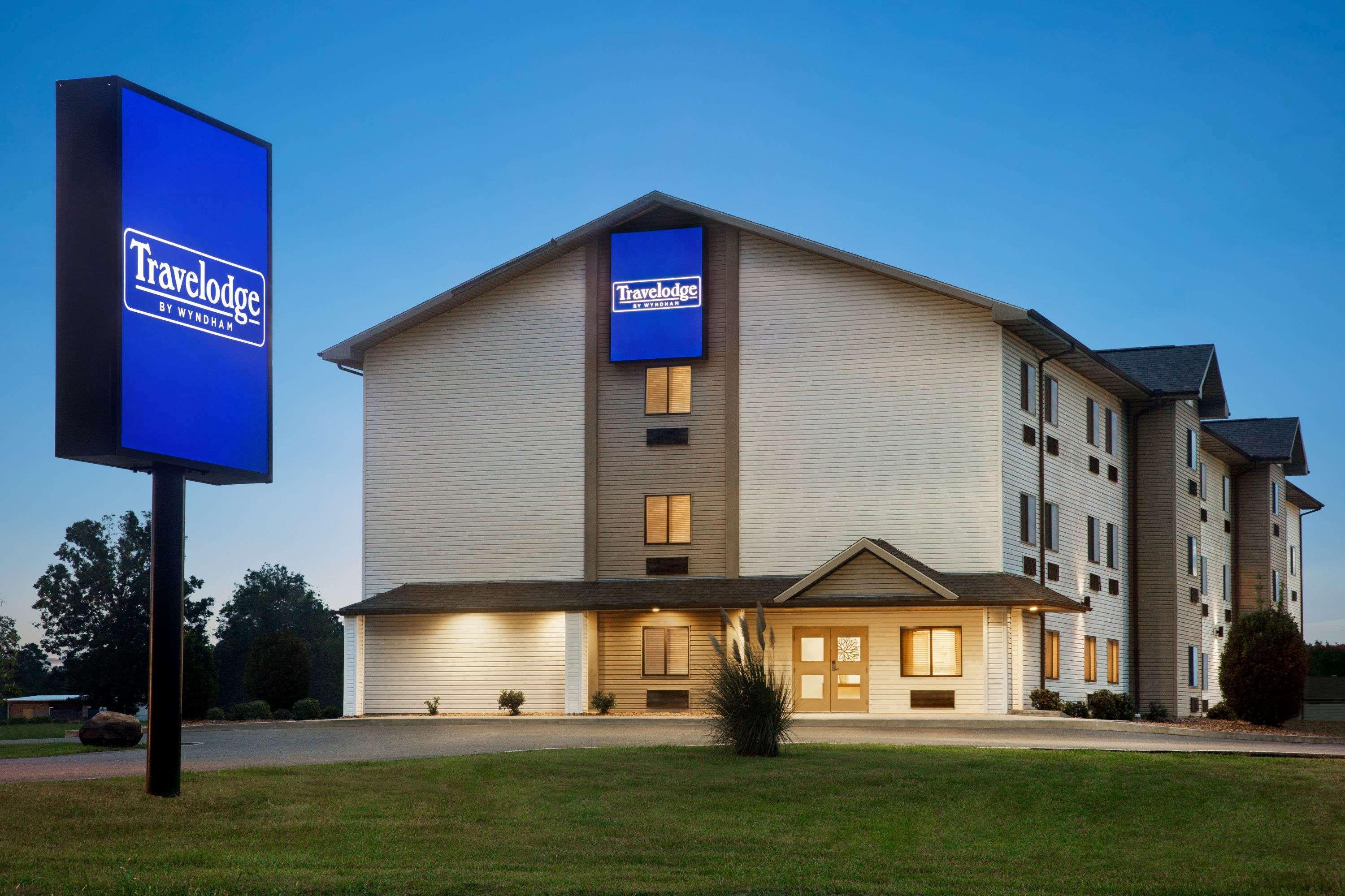 Travelodge By Wyndham Livonia Eksteriør billede