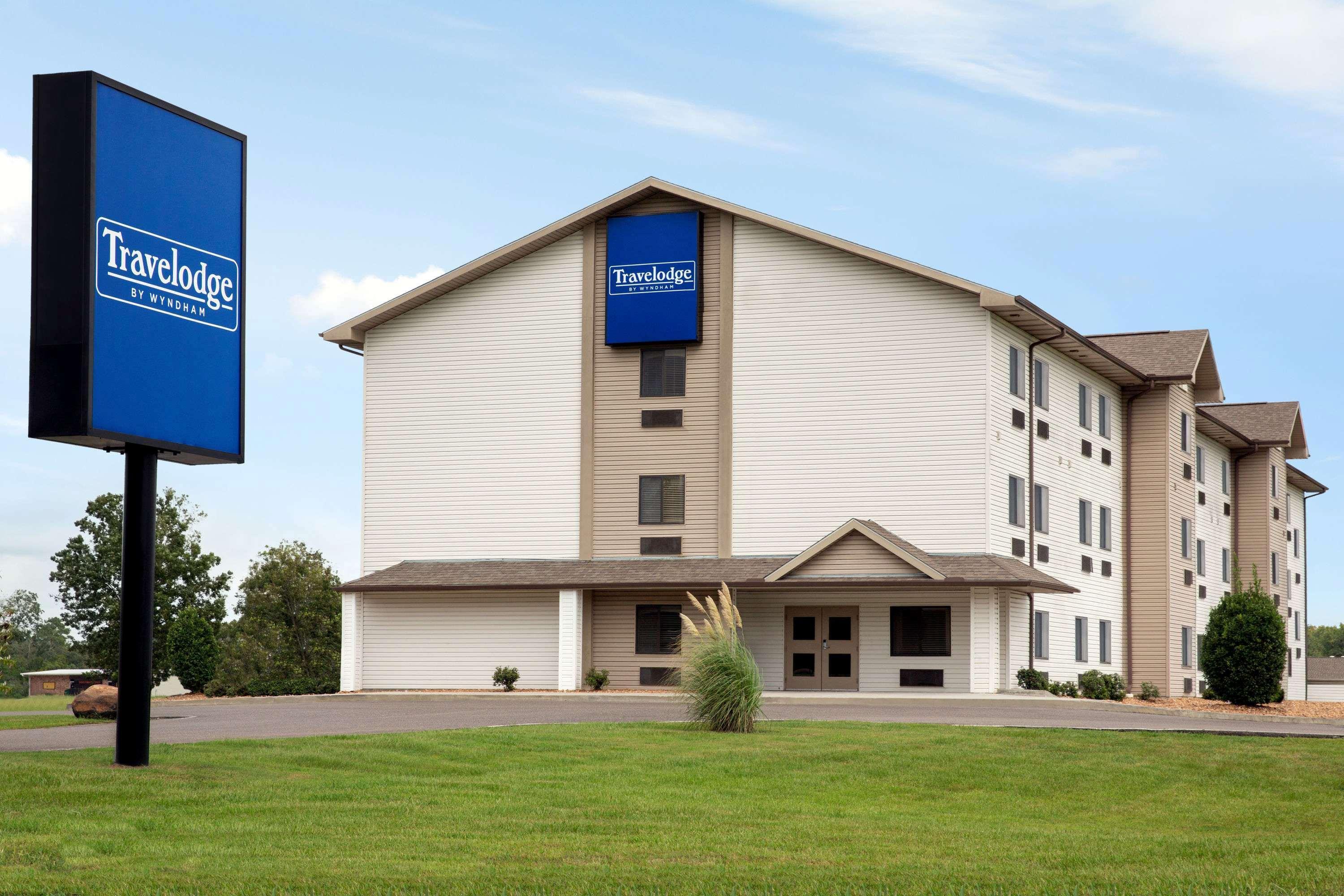 Travelodge By Wyndham Livonia Eksteriør billede